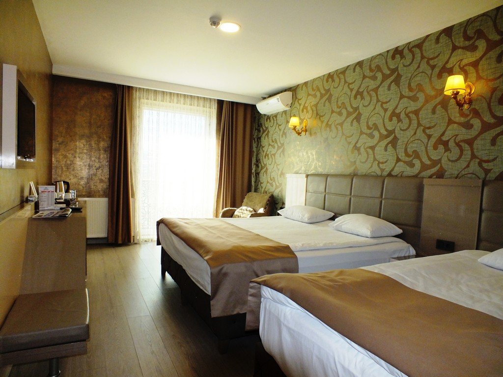 STANDARD 3 PERSONS ROOMS